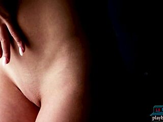 Pequena Adolescente Russa 18+ Aleksandra Smelova Estrela em Vídeo Solo Softcore Playboy