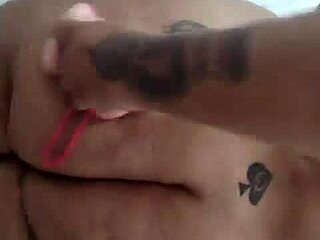 Caramba! Mary Butterfly, casada safada, provoca no chuveiro pra todos