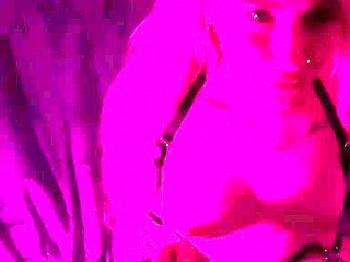 Nagy fasz meglepetés Valentin-napra, mélytorok kötözve