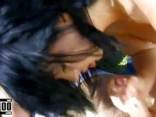 Pornstar babe squirts during outdoor anal and blowjob