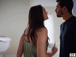 Η Milf Katrina Colt περνά κρίση αλλά το μουνί της περιμένει τον Alex Jones