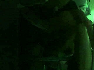 Pareja argentina pillada follando duro en cibercafé de Buenos Aires