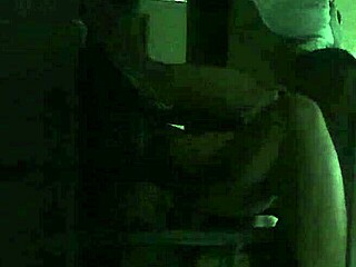 Pareja argentina pillada follando duro en cibercafé de Buenos Aires