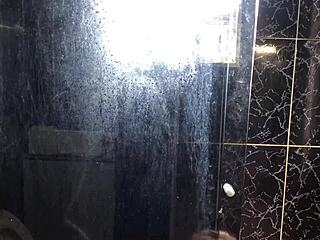 novinho fucks friend's aunt in bathroom 😏