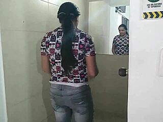 젠장! 친구 파티에서 몰래 그의 화장실로 가서 그의 약혼녀랑 섹스해!