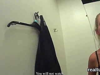 Gorąca czeska nastolatka drażniona w centrum handlowym i wyruchana z POV!