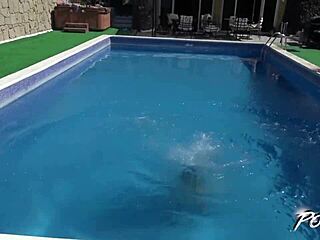 Hältst du zehn Minuten mit dieser heißen Maus durch?