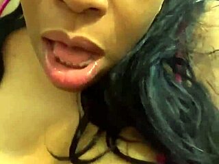 Desiree si povídá o stříkání a hračkách