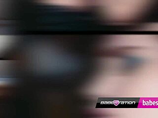 작은 18+ 빨강머리 아주라 알리 피어싱 완드 딜도로 꿈틀거려