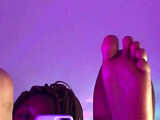 Lindos Pés Fofos E Masturbação Com Vibrador Na Bucetinha Preta