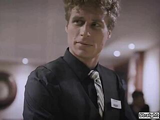 نيكتني من نادل في حمام عام