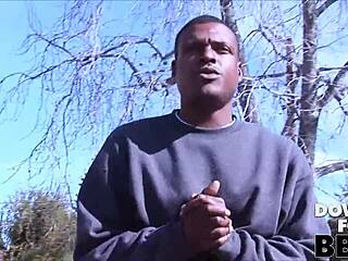 BBCにハマるケイラ、街中でデカいチンポを掴む