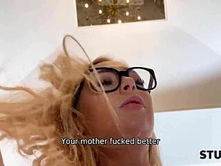 Hej, ruce mám uvíznuté, můžeš pomoct s nějakým kinkovým lízáním?