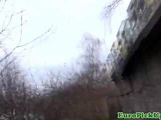 Narik Cewek Euro Muda Seksi buat Creampie Outdoor Seru 😜