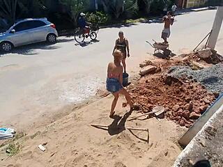 Check out Pornostars building a pool with Fada Mel, Paty Bumbum, and El Toro de Oro! 🏊