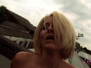 Hun tuin werd een naakte lesbische strandplek