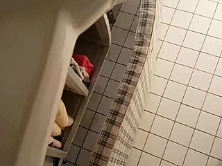 Täytän rakkaani pillun siemenelläni