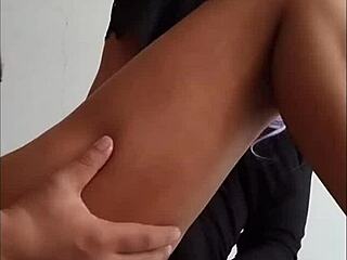 Linda Mexicana Arouses with Her Feet in Bed