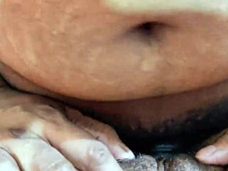 อดไม่ได้เลยกับเซ็กซ์ร้อนกับควยดำในหีเอเชียที่บ้าน