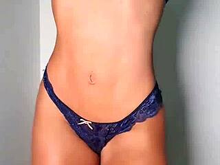 Fittness culona Briana Banderas se sleče za solo igro