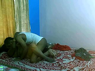 بهابي بنغالية هندية تتصل بحبيبها الجنسي لكلام وسخ حار بينما جوزها في المكتب