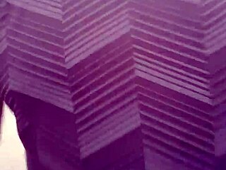 estava chupando a rola do casado no banheiro público e o funcionário flagrou! 😱