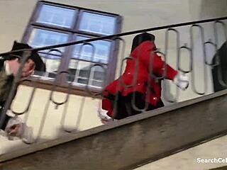 Dorothea Carrera ressent un plaisir intense avec branlette et fellation sur une bite monstre