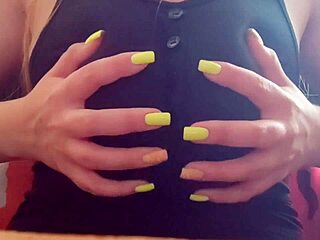 我慢できなくて、LuxuryOrgasmで興奮した学生としてカメラで巨乳を弄ぶ。めちゃくちゃ大胆でヤバかった！