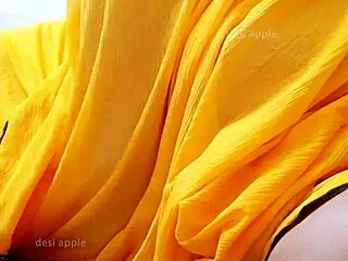 big tits indian teen girl showing off 😜