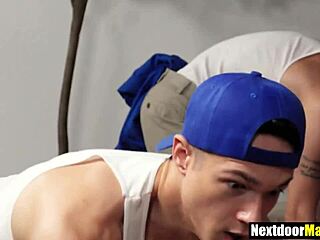 핫 무버스 3P 섹스 클라이언트와 몬스터 자지 애널