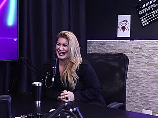 Bruna Ferraz gives pussy to famous football players!