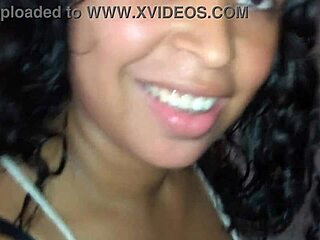 Trojka z ljubimcem in kuckold možem deljena kurba pička sesanje