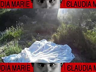 La Gorda Se Mete Galletas Por El Coño Y Luego Su Amigo Gay Se Las Come En Este Coño Cabe De Todo