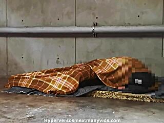 ホームレスな見知らぬ男と公衆セックスでザーメンぶっかけ、試したことある？