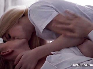 Vi cómo lamía el coño de mi hermanastra con puro deleite