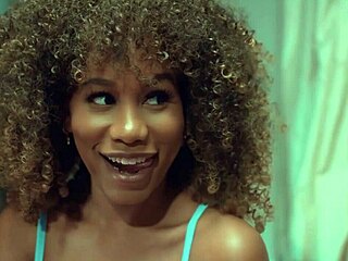 Reagan Foxx lebuktatta a fiatal csajt, ahogy a mocskos naplójára masztizik