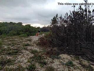 flagrei casal transando na beira da praia