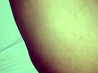 Sexo anal profundo con una polla gruesa cabezona aficionados 😈