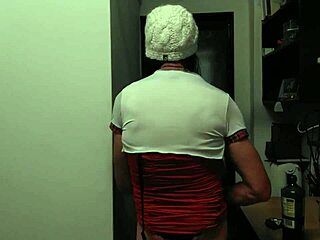 Mature transsexual whore begs to put it in her ass