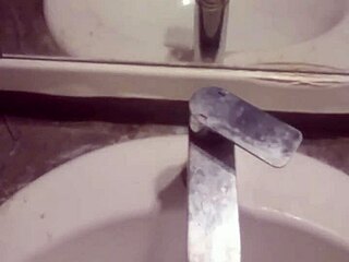 Jeune Se Masturbe In Private