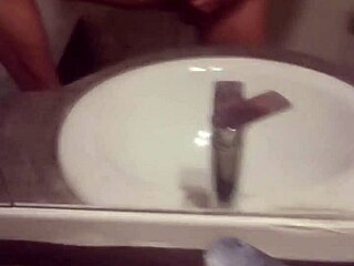 Jeune Se Masturbe In Private