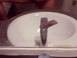 Jeune Se Masturbe In Private