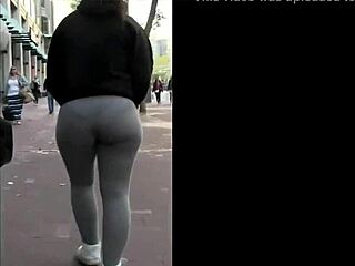 刚看到这个丰满妞在紧身裤里鬼鬼祟祟