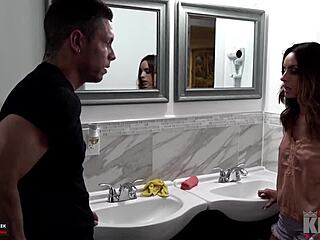 Kinky cadence lux cums hard!