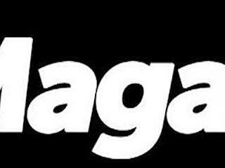 Poredna True Tere se igra mokra v kopalniškem umivalniku