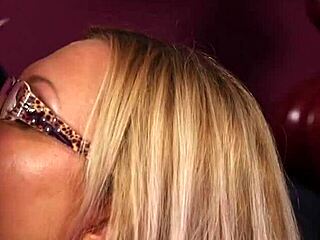 Foxy Honey Receives Facial Load