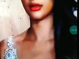 푸자 헤그데 거대한 정액 로드에서 강렬한 황홀경 느껴