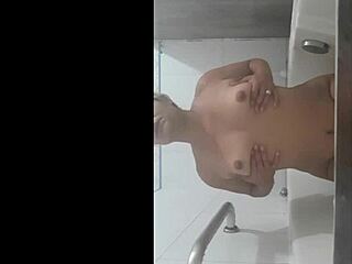 Prima Manda Vídeo Erótico pro Primo via WhatsApp Mostrando Bunda Grande