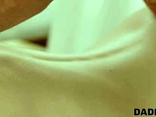 Zakázaný kink se tchánem rozdmýchá divokou touhu v páru