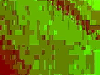 Dokonale brunetka Alexandra Tyler pózuje vonku a ukazuje prsia